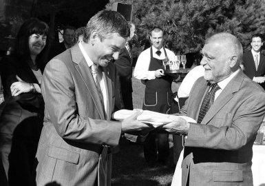 White Flag award to Stipe Mesić, former President of Croatia